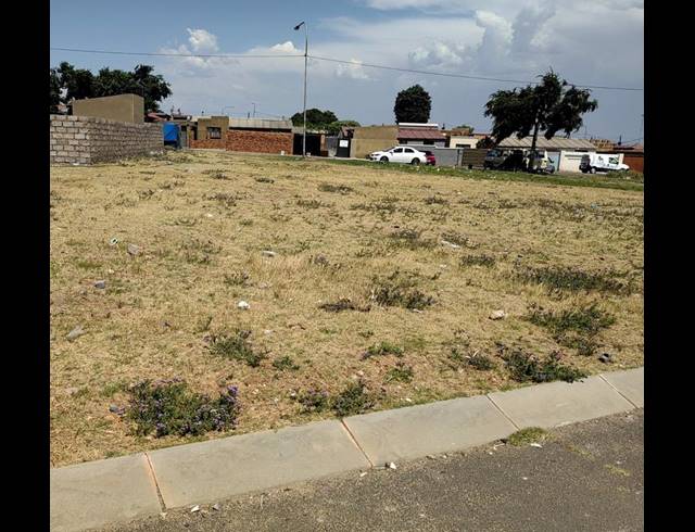 LAND FOR SALE IN MEADOWLANDS